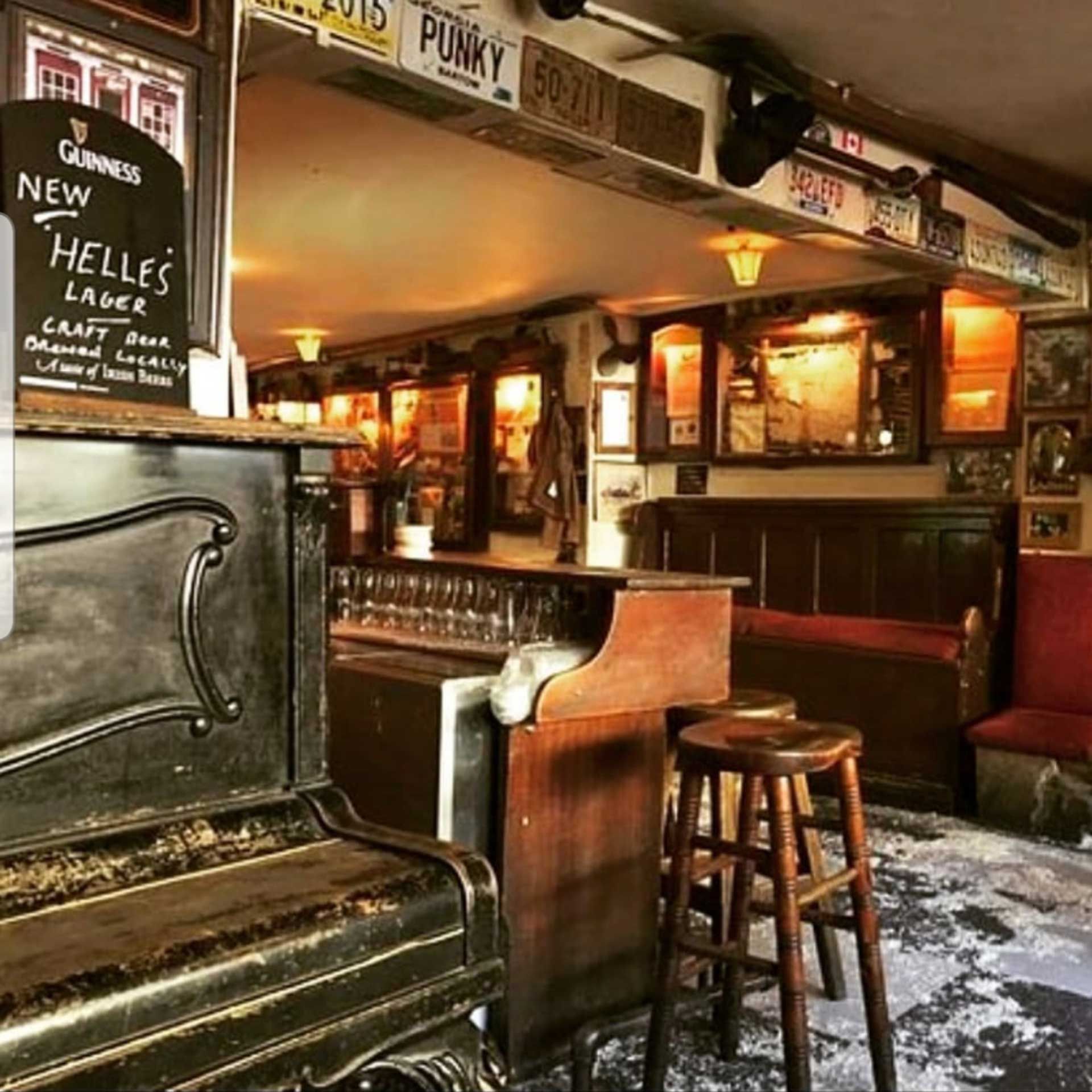 Бар неканон. Seans Bar Ирландия. Sean's Bar старейший бар в мире. Sean’s Bar Северная Ирландия. Sean's Bar Ирландия 19 века.
